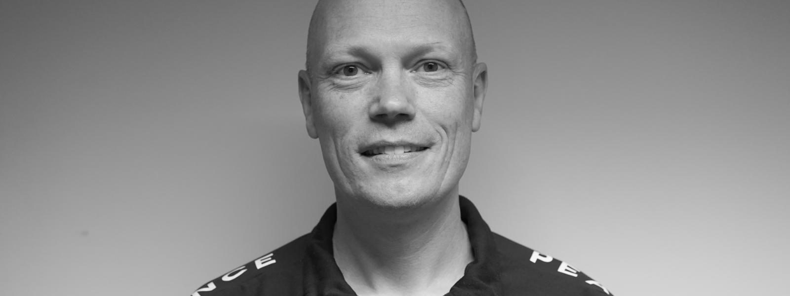 Sort/hvid portræt af Morten Jespersen